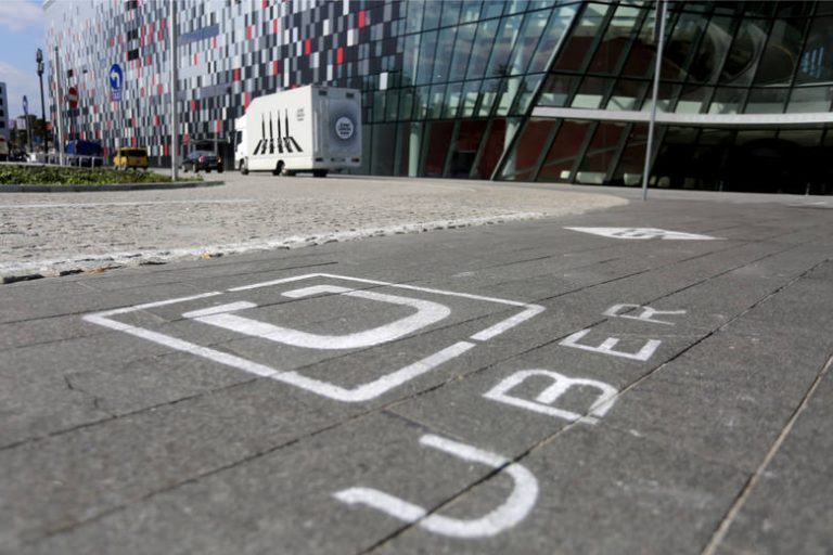 Uber wprowadzi komunikację zbiorową?