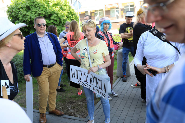 Toruń: Feministki popełniły przestępstwo pod Radiem Maryja? Toruń: Feministki popełniły przestępstwo pod Radiem Maryja?