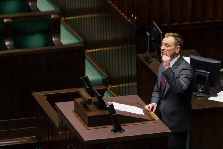 Posłowie latają samolotami jak szaleni. Za półtora roku Kancelaria Sejmu zapłaciła prawie 10 mln zł. Grzegorz Napieralski i Sławomir Nitras rekordzistami