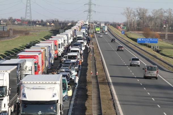 Autostrady w Polsce. Kierowcy aut osobowych nie będą płacić? Autostrady w Polsce. Kierowcy aut osobowych nie będą płacić?