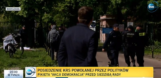 KRS nie może rozpocząć obrad z uwagi na protest. AKTUALIZACJA: KRS wznawia posiedzenie KRS nie może rozpocząć obrad z uwagi na protest. AKTUALIZACJA: KRS wznawia posiedzenie