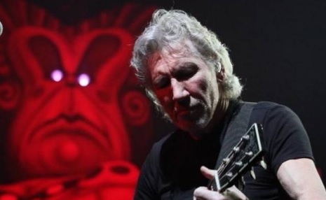 Roger Waters w Gdańsku w koszulce z napisem: „Konstytucja. #KOD”. “Cały koncert był bardzo polityczny” Roger Waters w Gdańsku w koszulce z napisem: „Konstytucja. #KOD”. “Cały koncert był bardzo polityczny”