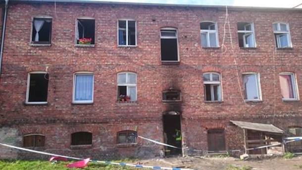 Pożar budynku przy ulicy Pileckiego w Lęborku. Dwanaście osób w szpitalu, trzy w stanie ciężkim Pożar budynku przy ulicy Pileckiego w Lęborku. Dwanaście osób w szpitalu, trzy w stanie ciężkim