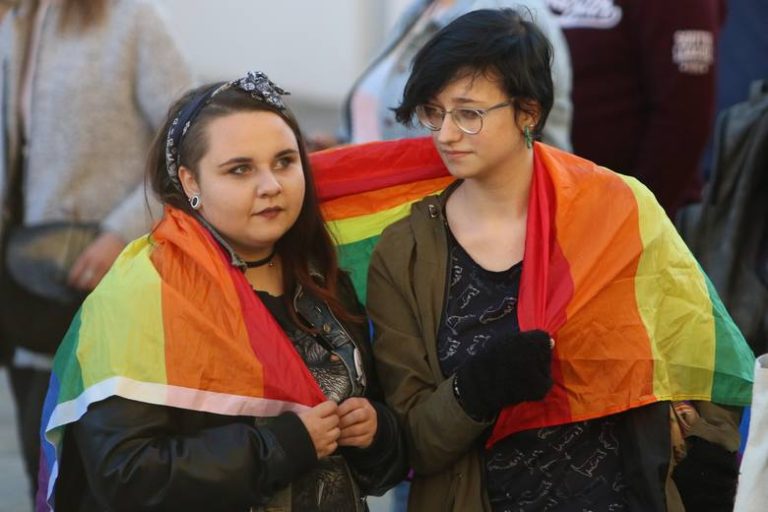 Warszawa: Protest aktywistów LGTB na Krakowskim Przedmieściu