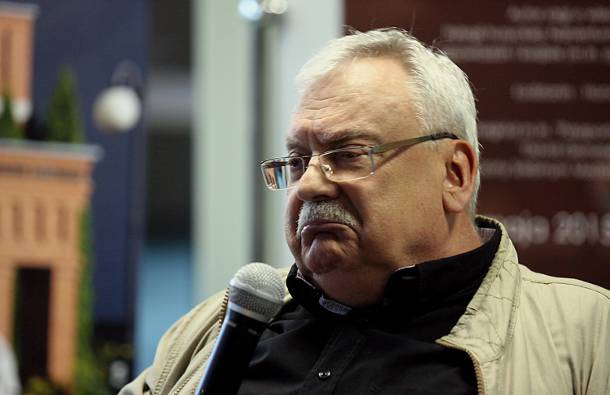 Andrzej Sapkowski żąda od firmy CD Projekt 60 mln zł za „Wiedźmina” Andrzej Sapkowski żąda od firmy CD Projekt 60 mln zł za „Wiedźmina”
