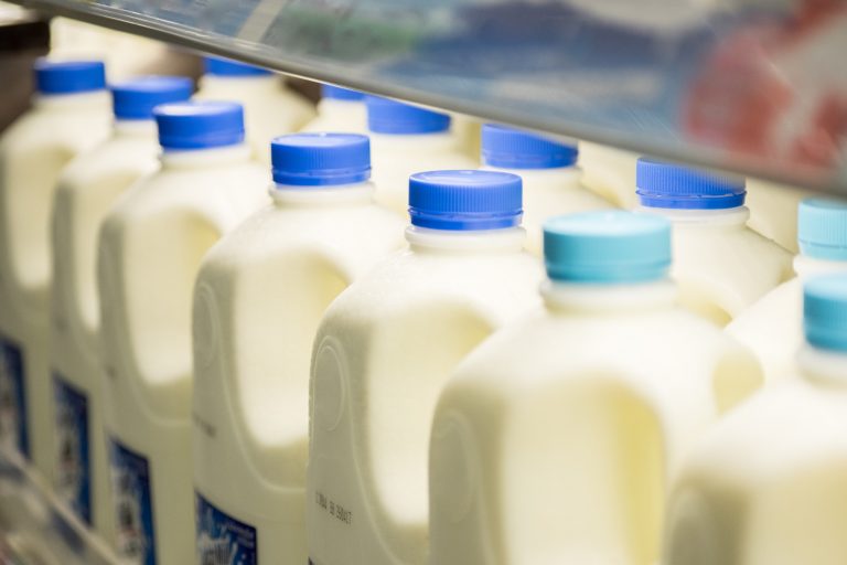 Rozpoczęła się akcja rozdawania mleka ubogim rodzinom