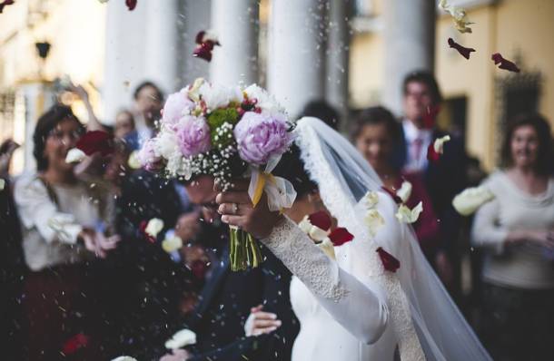 Łódzkie: Urząd skarbowy wypytuje i sprawdza nowożeńców. Pytają o firmy weselne oraz ile dostali do kopert