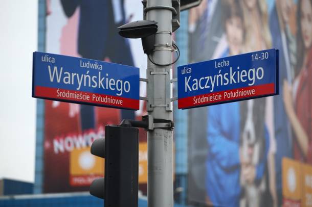 Dekomunizacja ulic w Warszawie anulowana. Ponownie wymienią kilkaset tablic za ogromną sumę pieniędzy! Dekomunizacja ulic w Warszawie anulowana. Ponownie wymienią kilkaset tablic za ogromną sumę pieniędzy!