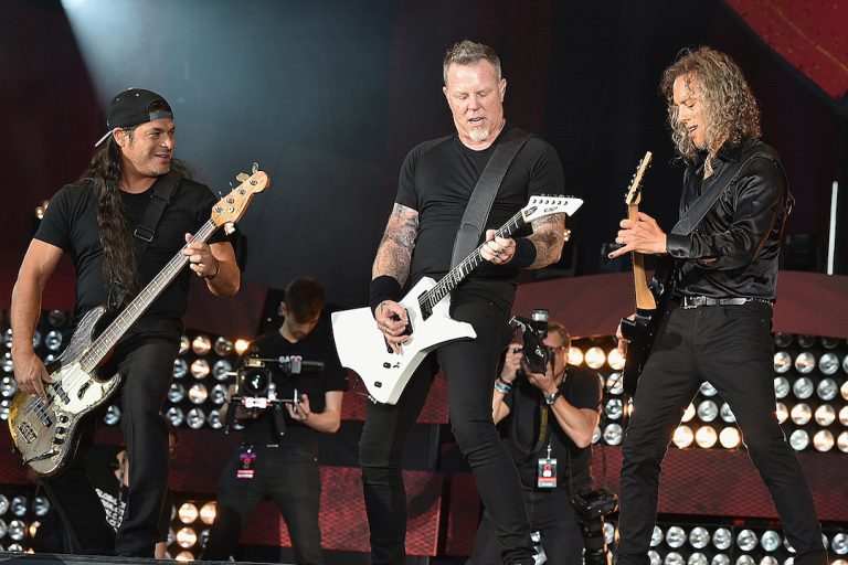Metallica wspiera finansowo studentów z Illinois