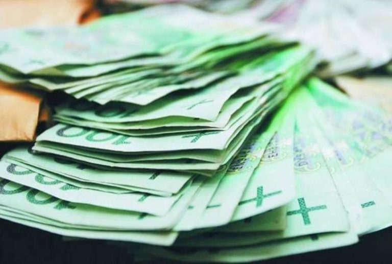 Oszukali setki osób na 1,65 mln złotych