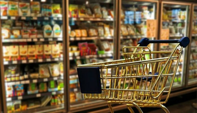 Polacy patrzą już teraz tylko na rosnące ceny. Znaczenie innych kryteriów na zakupach spada