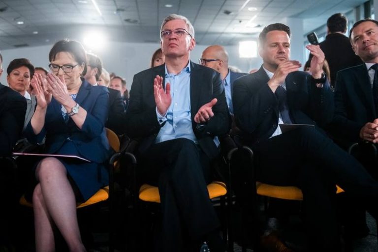 Prezydenci miast mówią o kryzysie i braku pieniędzy, ale… hojnie nagradzają swoich pupili zajmujących eksponowane stanowiska