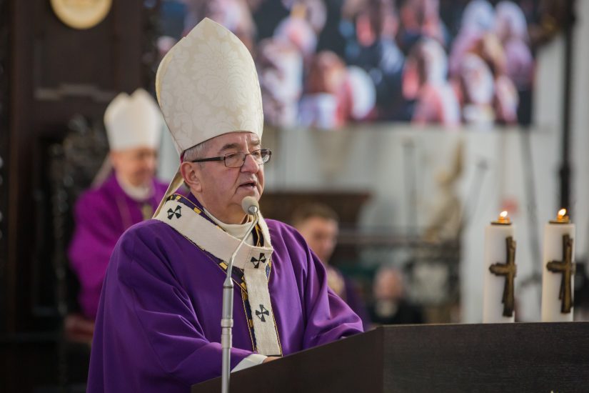 Abp Sławoj Leszek Głódź: Przepraszam za moje słowa o filmie “Tylko nie mów nikomu”. Nie chciałem nikogo urazić Abp Sławoj Leszek Głódź: Przepraszam za moje słowa o filmie “Tylko nie mów nikomu”. Nie chciałem nikogo urazić
