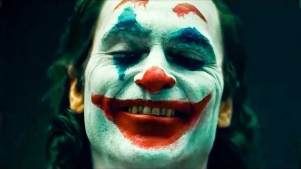Strach przed premierą filmu “Joker”. Służby obawiają się masakry Strach przed premierą filmu “Joker”. Służby obawiają się masakry