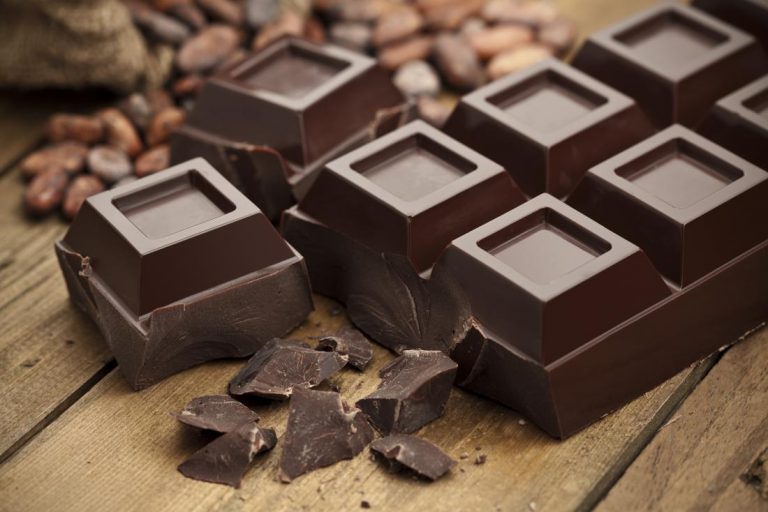 Amerykańscy naukowcy twierdzą, że ciemna czekolada zapobiega depresji
