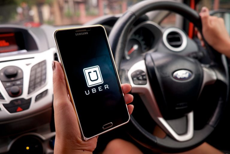Uber wprowadza zminay w celu zapewnienia bezpieczeństwa pasażerom