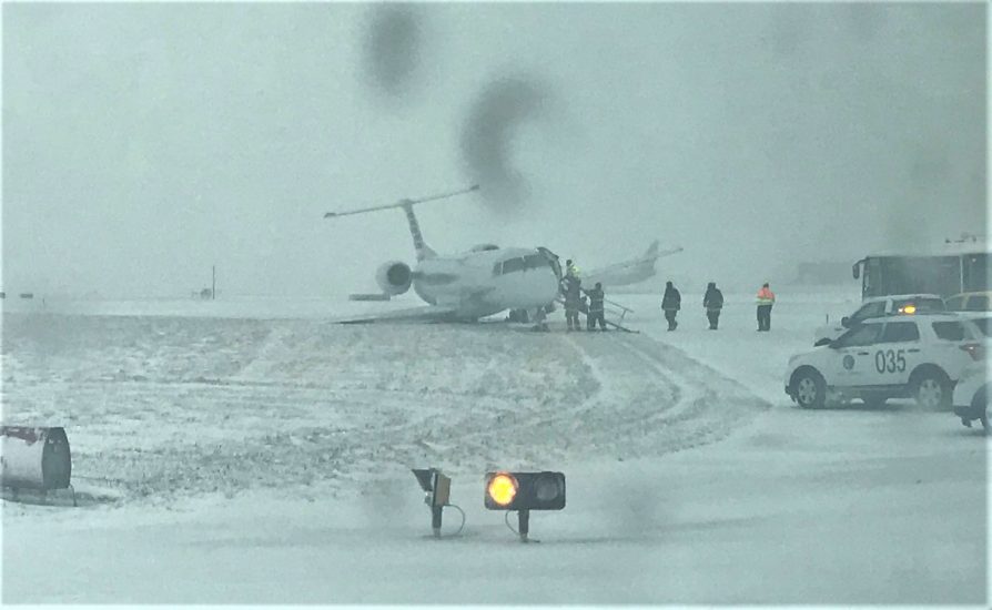 Na lotnisku O’Hare w Chicago samolot ześlizgnął się z pasa (VIDEO) Na lotnisku O’Hare w Chicago samolot ześlizgnął się z pasa (VIDEO)