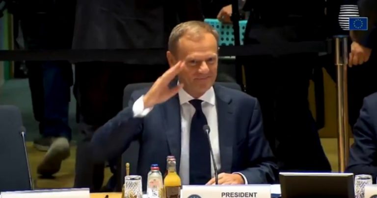 Brudziński: „Panie Tusk, jedyne, co pan może zrobić, to poprosić Jarosława Kaczyńskiego, by pozwolił panu wymienić kuwetę dla kota”