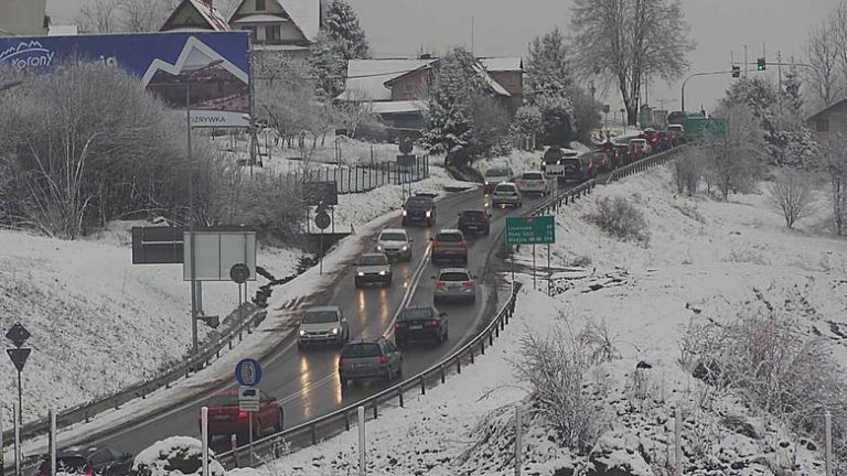 Zakopiańska policja apeluje do turystów wybierających się samochodami pod Tatry