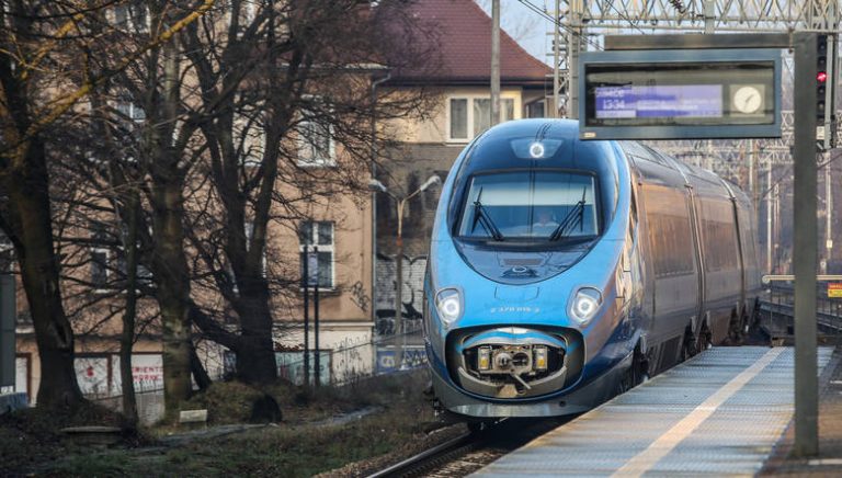 Pendolino rozwinął prędkość 200 km/h między Warszawą a Gdańskiem. Regularnie pociągi mają jeździć tak w połowie roku