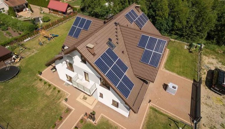 Miasteczko Śląskie zamontuje panele fotowoltaiczne na 149 domach! Ile wytworzą energii?