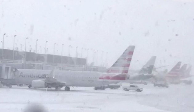 Zima powodem odwołania ponad 1200 lotów z Chicago