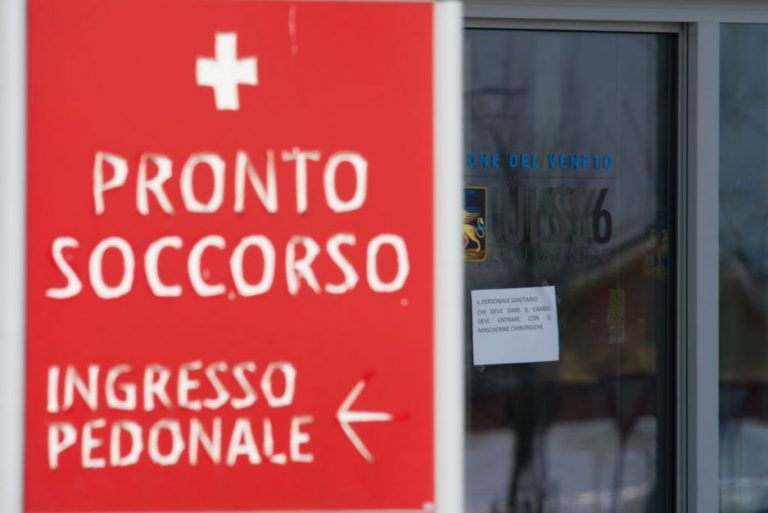 Włochy: Blisko 700 nowych zakażeń koronawirusem