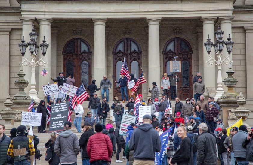 Nie boimy sie wirusa tylko bezrobocia – rozpocz臋艂y si臋 protesty przeciwko restrykcjom Nie boimy sie wirusa tylko bezrobocia – rozpocz臋艂y si臋 protesty przeciwko restrykcjom