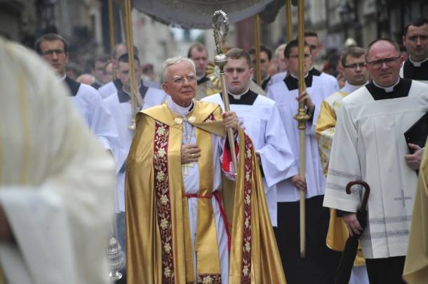 Abp Jedraszewski Zacheca Do Licznego Udzialu W Procesjach Na Boze Cialo Wiadomosci Com