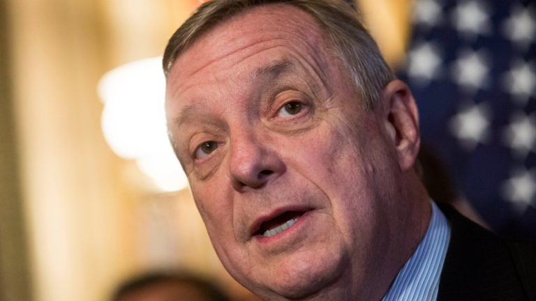 Senator Dick Durbin oburzony pracą poczty w Chicago