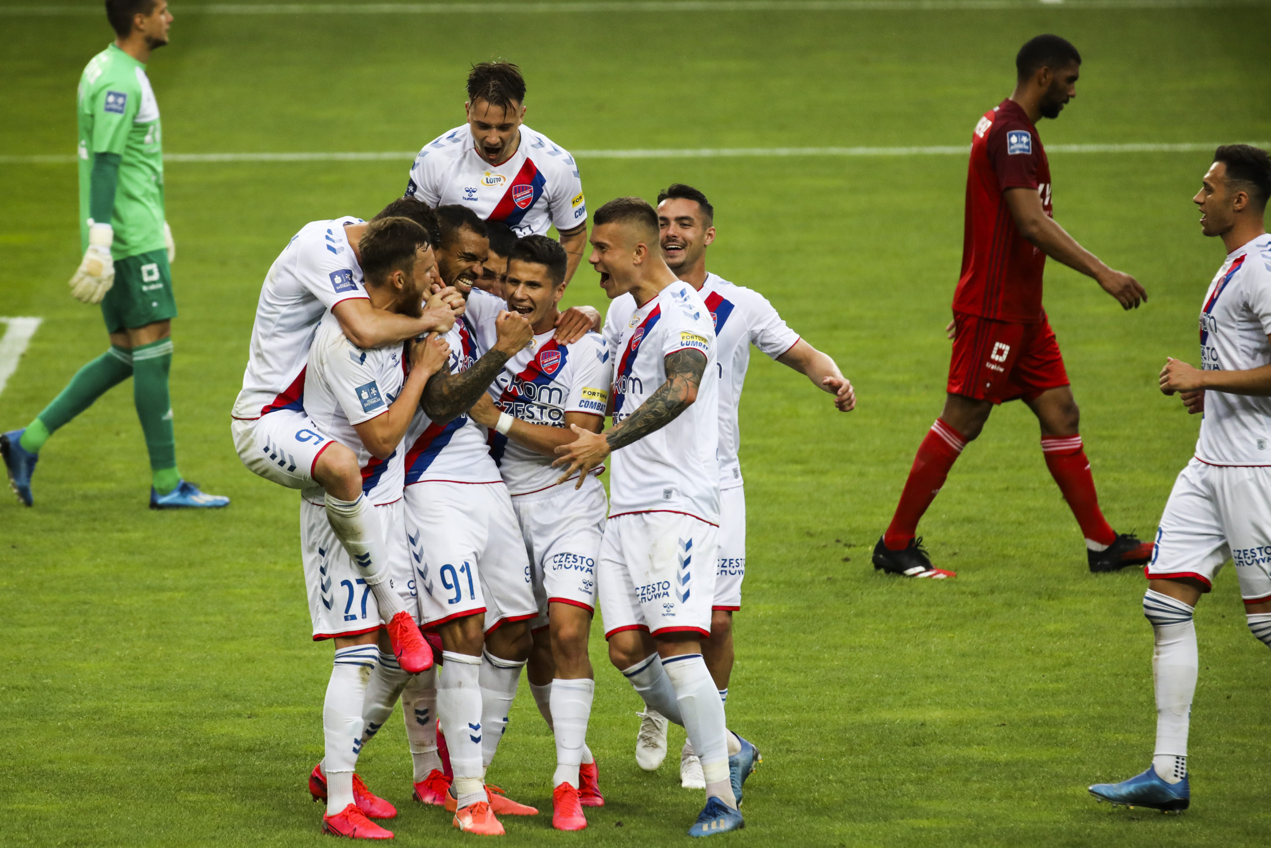 PKO Ekstraklasa: Raków wciąż zaskakuje. Zwycięstwo na zakończenie 3. kolejki PKO Ekstraklasa: Raków wciąż zaskakuje. Zwycięstwo na zakończenie 3. kolejki