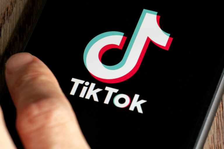 Badanie: TikTok i Facebook z najmniejszym zaufaniem wśród Polaków