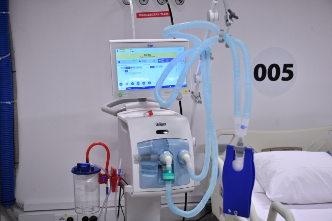Leczenie respiratorem pacjenta chorego na COVID-19 jak… pilotowanie boeinga