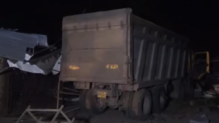 W Indiach wywrotka wjechała w ludzi i zabiła 15 osób