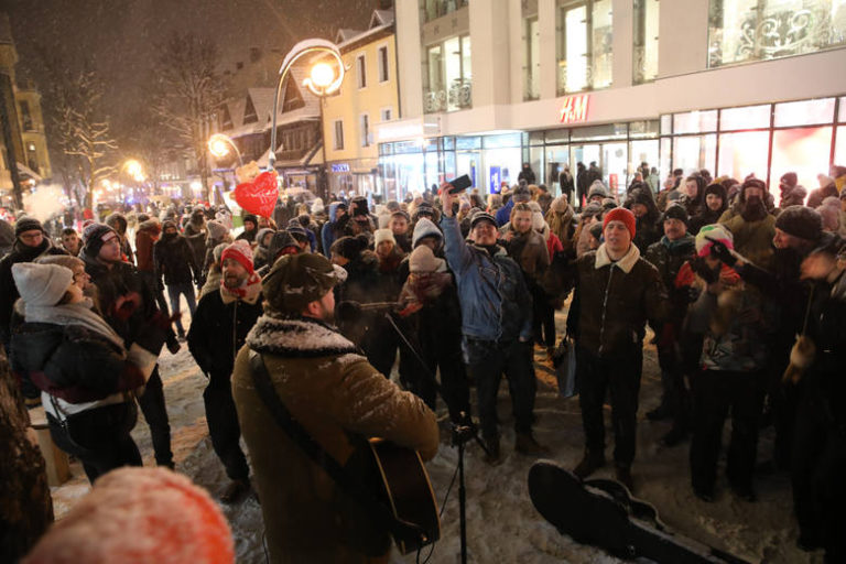 Sutkowski o zabawie na Krupówkach: Jedni są spragnieni kultury, inni awantury