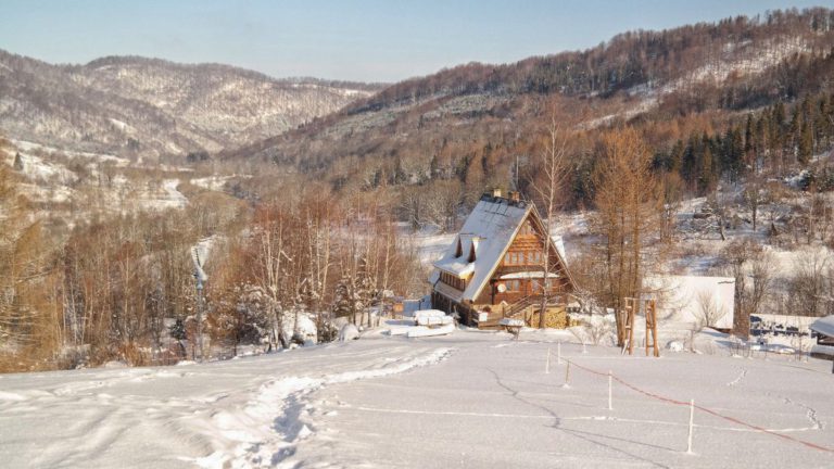 Bieszczady: Drugi stopień zagrożenia lawinowego; spory ruch turystyczny