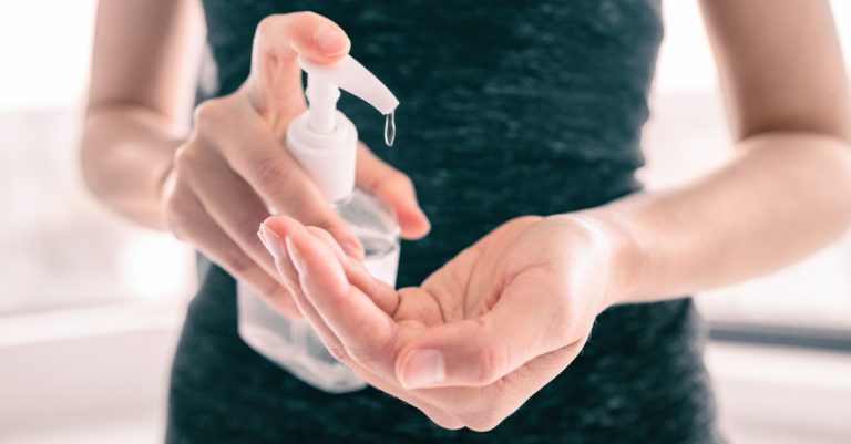 Rodzina zmarłej 32-latki z Illinois złożyła pozew przeciw producentowi środka do dezynfekcji rąk