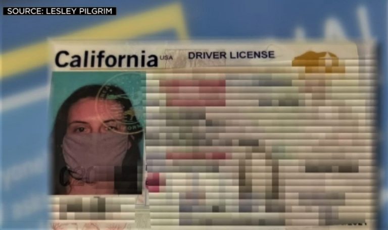 Kobieta z Sacramento odebrała swoje prawo jazdy. Na zdjęciu była… w maseczce