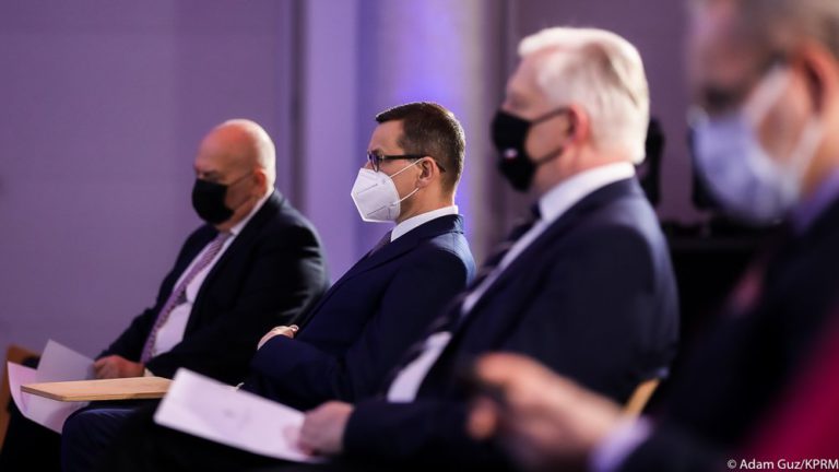 Była „marchewka” jest i… „kij” od rządu: Rozważamy pewne obostrzenia o charakterze regionalnym
