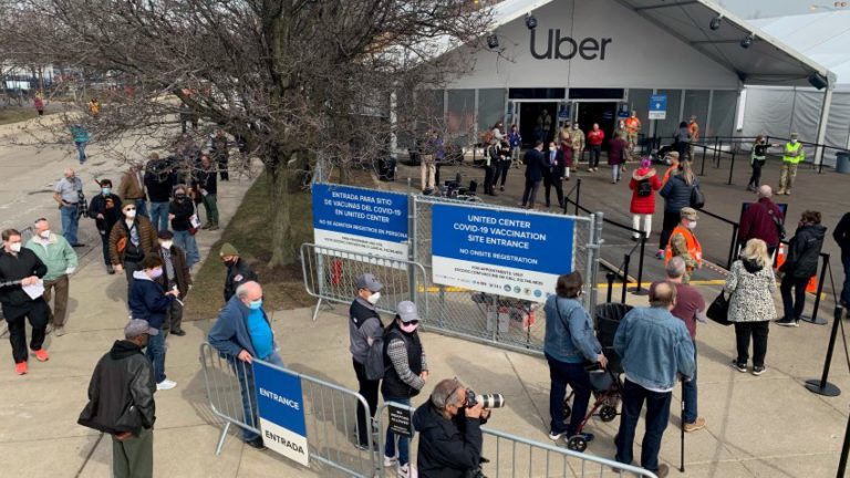 Kolejni mieszkańcy Chicago mogą się  zapisywać na szczepienie do United Center
