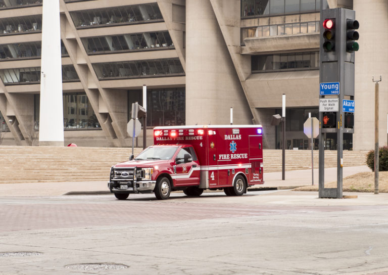 Ukradł ambulans spod szpitala w Dallas