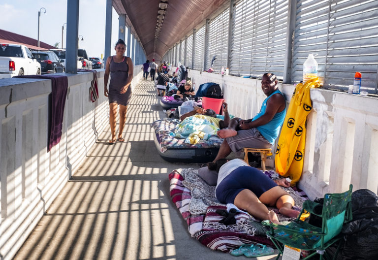Zapowiedź masowego napływu migrantów. Biden polecił zbadać sytuację na granicy z Meksykiem