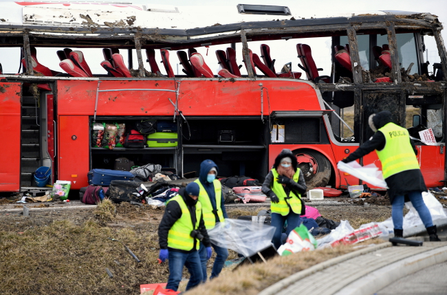 Koszmarny wypadek ukraińskiego autokaru na A4. Zidentyfikowano trzy z pięciu ofiar śmiertelnych [foto]