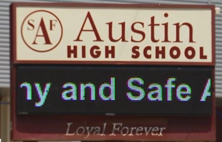 Teksas: Mężczyzna aresztowany przy szkole w Austin z dwoma sztukami broni palnej