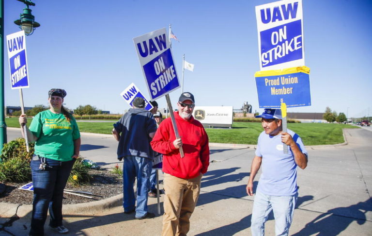 Tysiące Amerykanów strajkuje domagając się lepszych warunków pracy