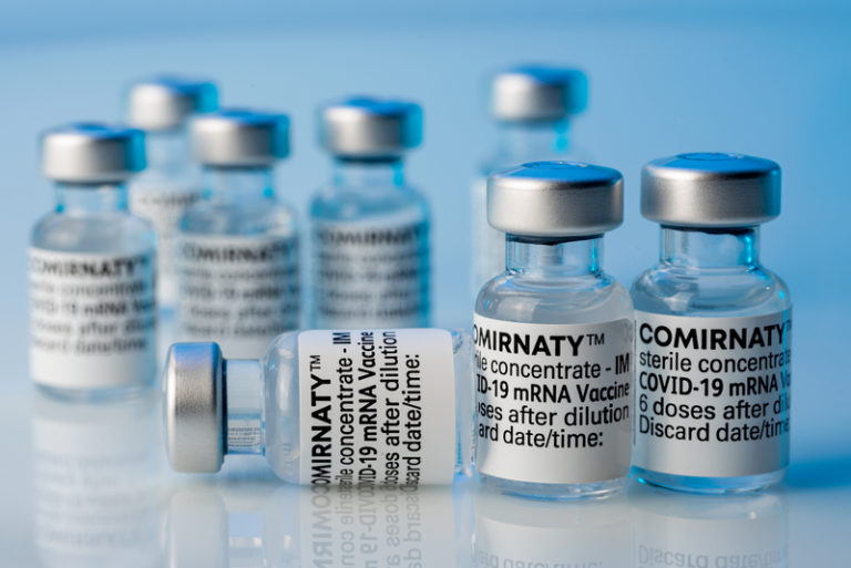 Los Angeles County rozpoczyna szczepienia trzecią dawką. Druga dawka Johnson&Johnson w planach
