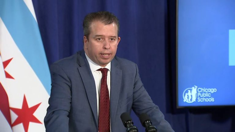 Dobry 2023 rok dla szkół CPS. Ukończyło je ponad 80 procent uczniów