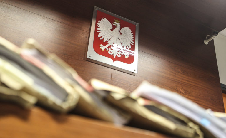 Niecodzienna sytuacja: Matka ofiary stanęła w obronie młodej prawniczki oskarżonej o zabójstwo partnera