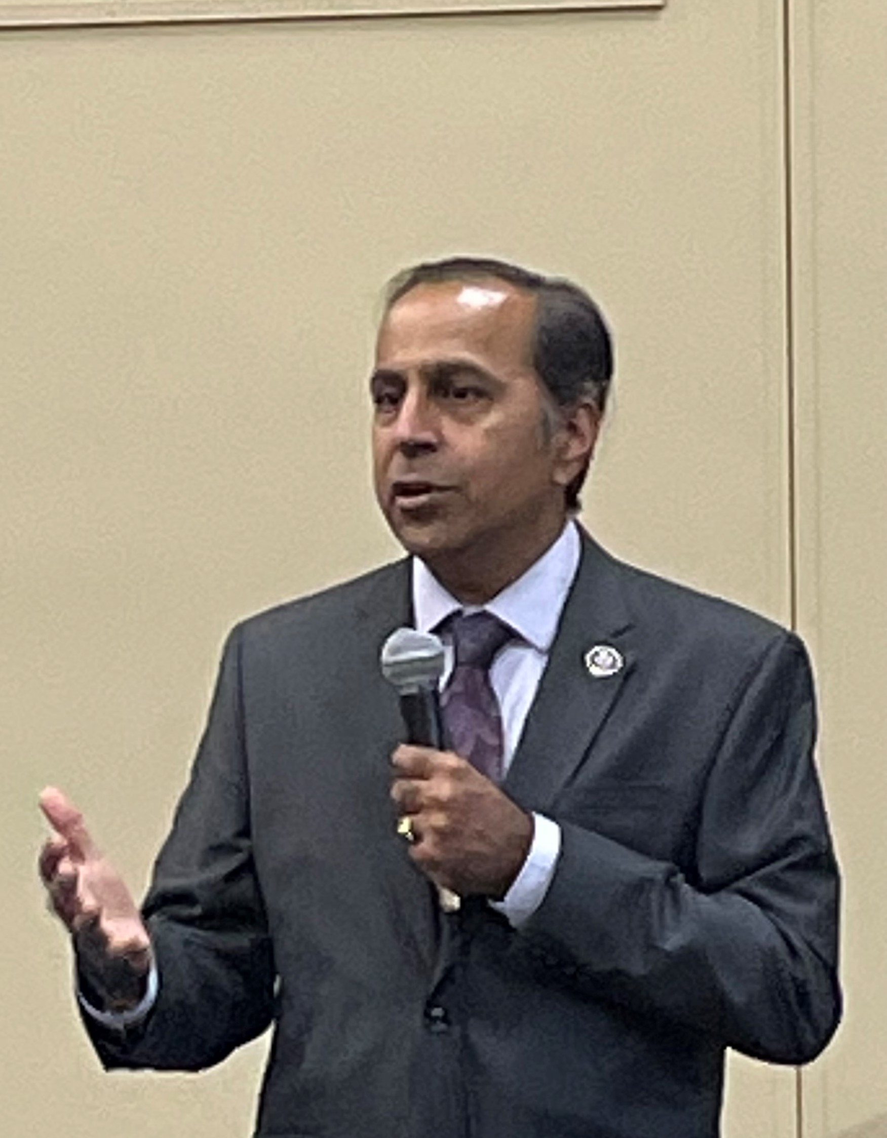 Kongresman Krishnamoorthi „Dyskusja na temat Social Security i