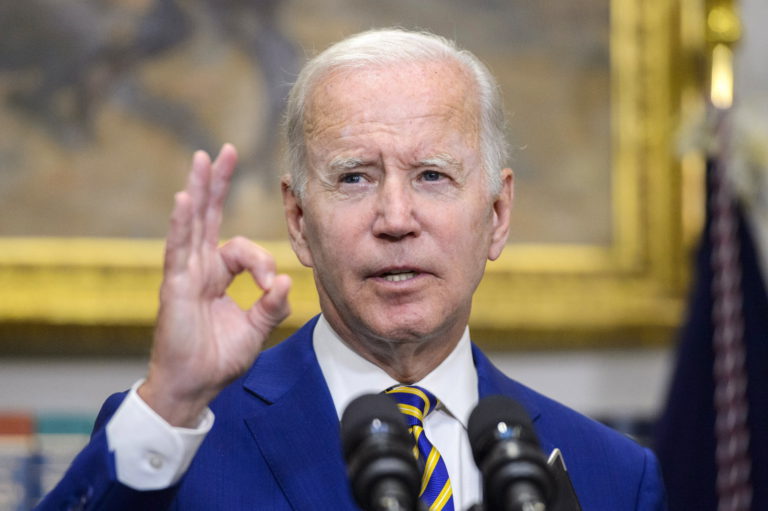 Joe Biden ogłosił umorzenie kredytów studenckich do 20 tys. dolarów